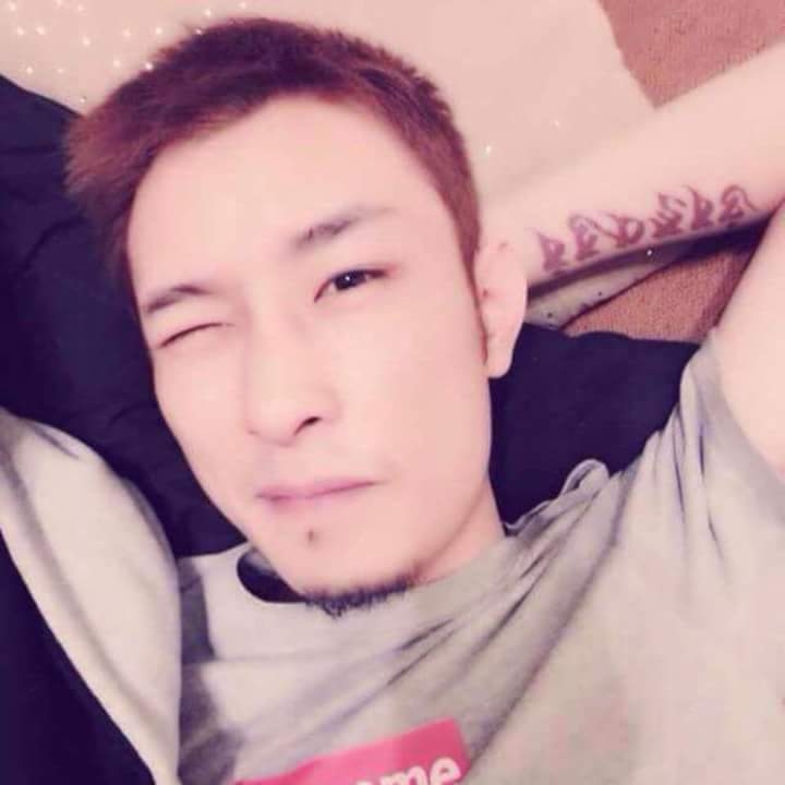 难得拥抱的第一张照片--平顶山相亲服务中心