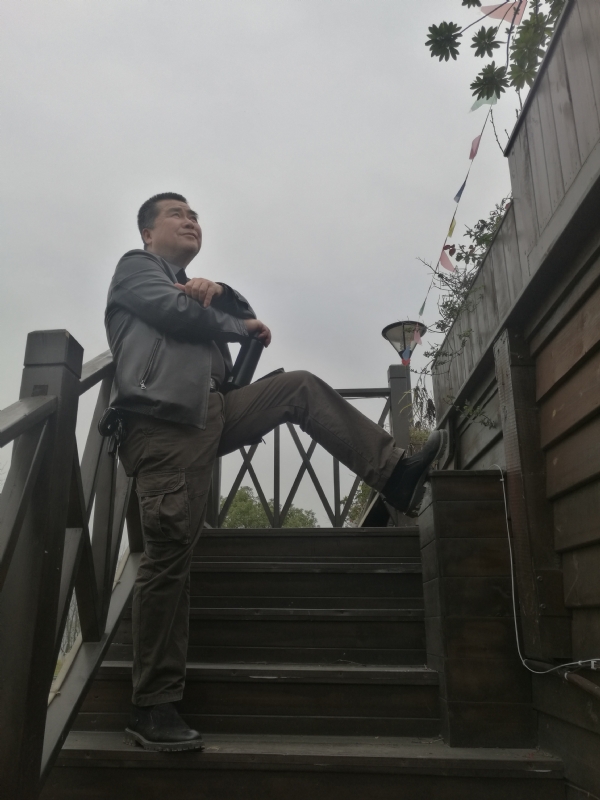 孤单背影的第一张照片--平顶山相亲服务中心