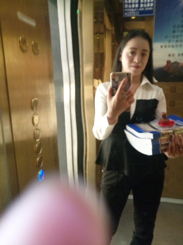 铿锵玫瑰的第一张照片--平顶山相亲服务中心