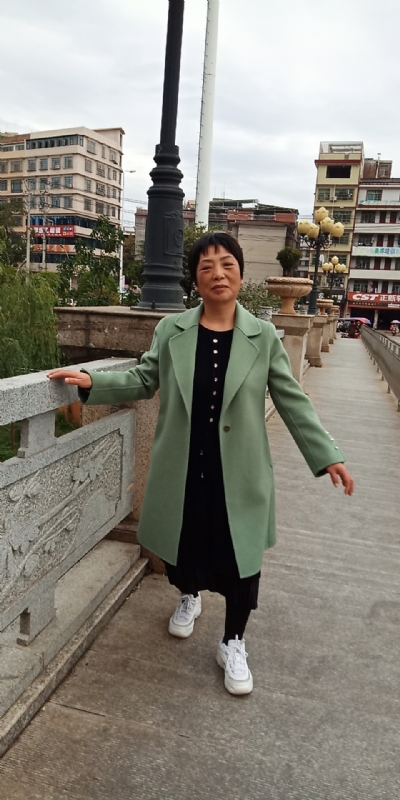 小玲的第一张照片--平顶山相亲服务中心