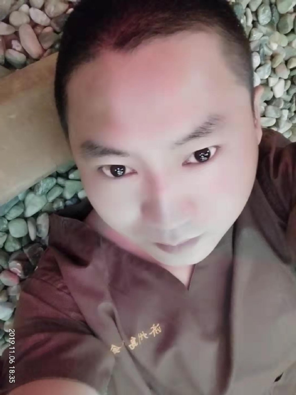 红枫叶的第一张照片--平顶山相亲服务中心