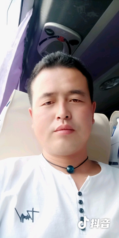 瞬间被爱上的第一张照片--平顶山相亲服务中心