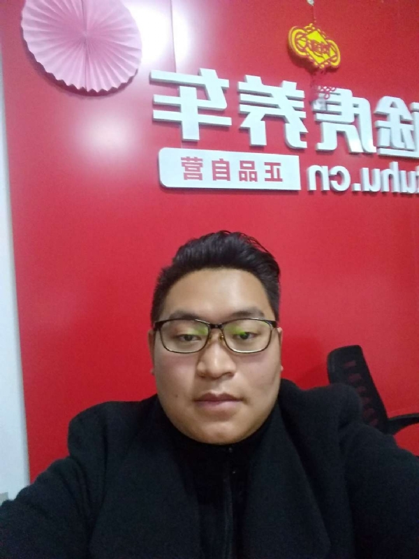 向上倾斜45度的第一张照片--平顶山相亲服务中心