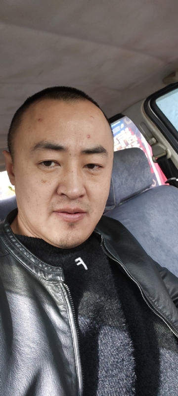 精神九哥的第一张照片--平顶山相亲服务中心