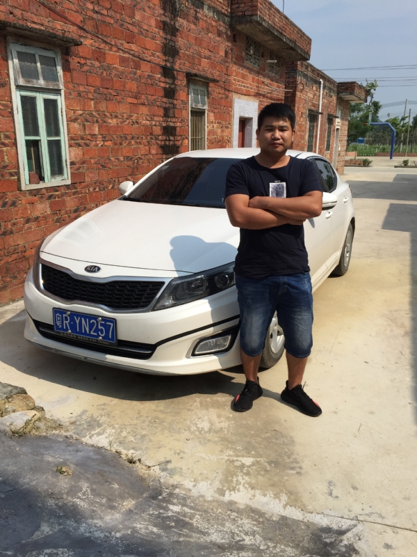 独坐街头的第三张照片--平顶山相亲服务中心