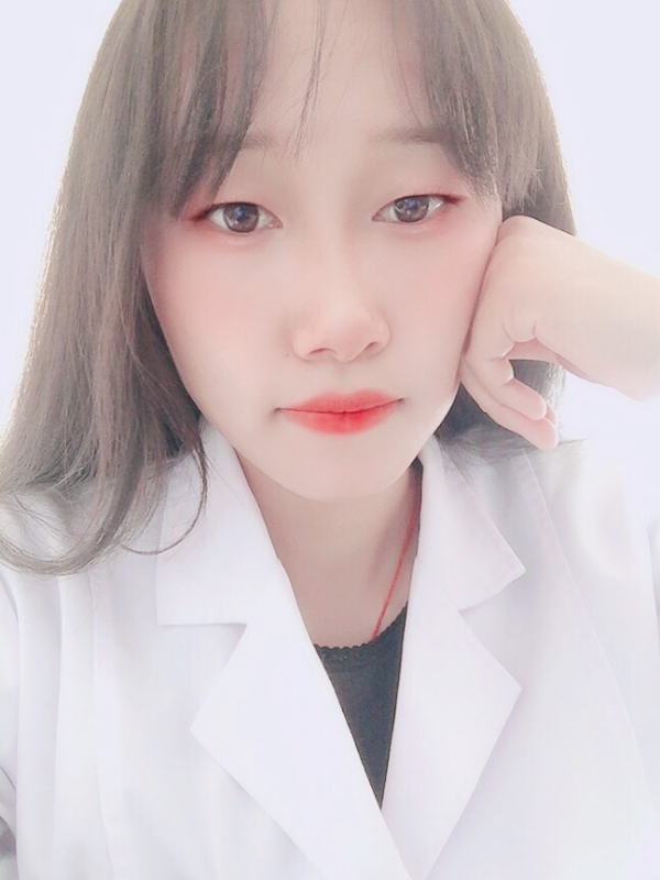 白婚纱的第一张照片--平顶山相亲服务中心