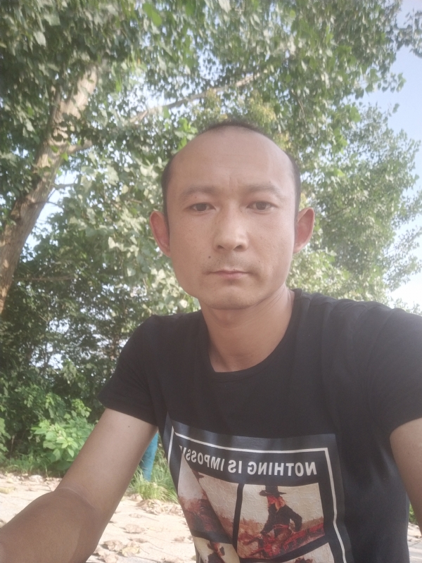 80大叔的第一张照片--平顶山相亲服务中心