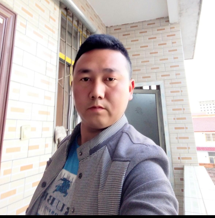 帅帅的大叔的第一张照片--平顶山相亲服务中心