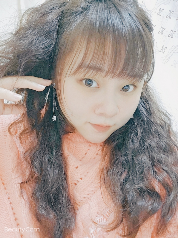 艾薇儿的第一张照片--平顶山相亲服务中心