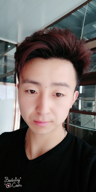 拼命微笑的第三张照片--平顶山相亲服务中心