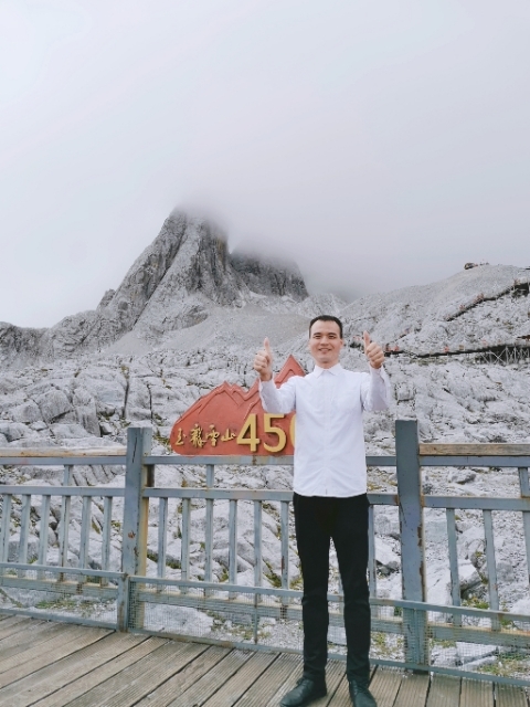 灰太狼的第一张照片--平顶山相亲服务中心