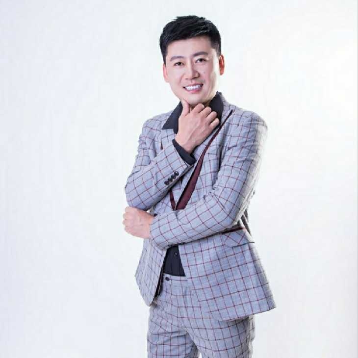 屋顶拾荒人的第一张照片--平顶山相亲服务中心