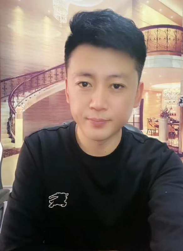 屋顶拾荒人的第三张照片--平顶山相亲服务中心