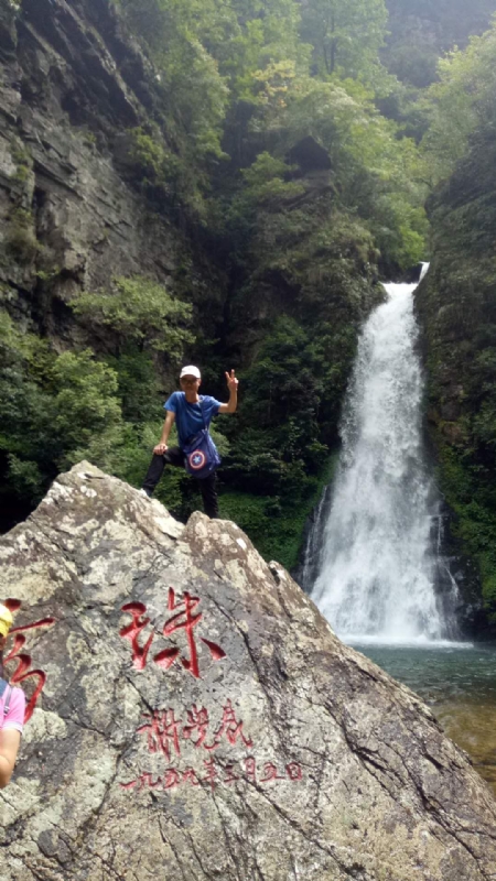 海岸岩崖的第一张照片--平顶山相亲服务中心