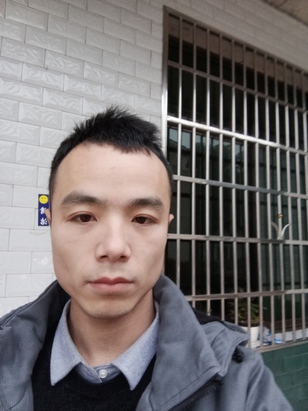 笑得那么开心的第一张照片--平顶山相亲服务中心