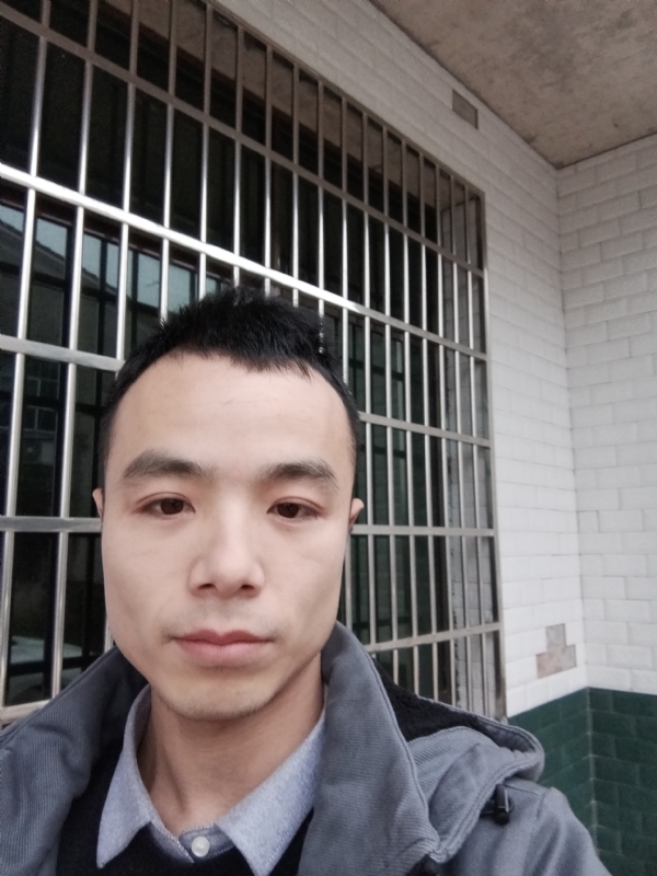 笑得那么开心的第三张照片--平顶山相亲服务中心