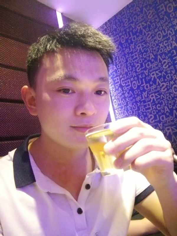 幸福的拥抱的第一张照片--平顶山相亲服务中心