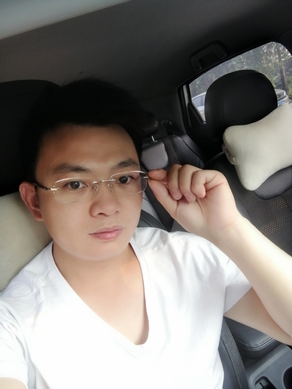 幸福的拥抱的第二张照片--平顶山相亲服务中心