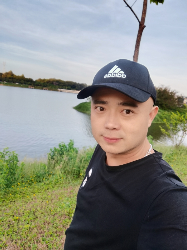 石头哥的第一张照片--平顶山相亲服务中心