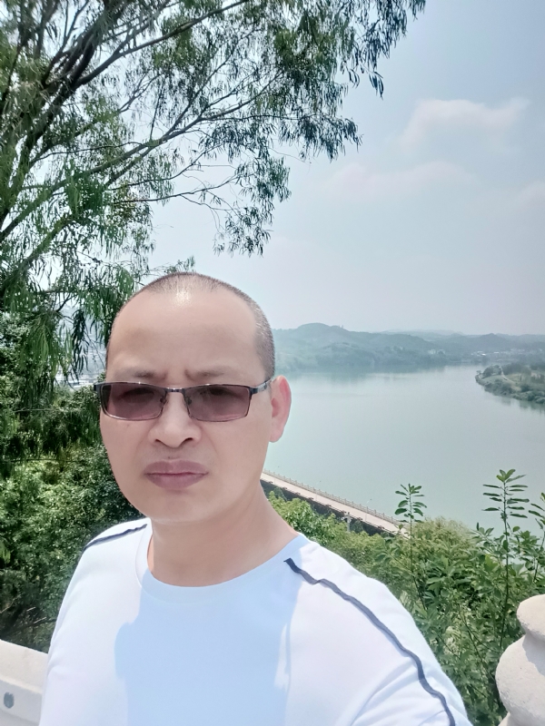 随缘随性的第一张照片--平顶山相亲服务中心