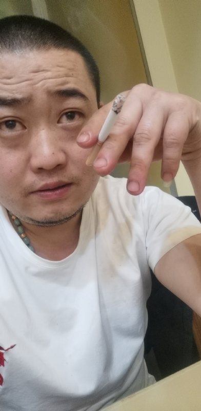 孤独的螃蟹的第一张照片--平顶山相亲服务中心