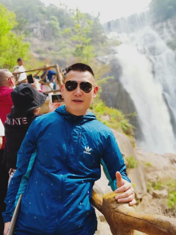 钟爱一生的第一张照片--平顶山相亲服务中心