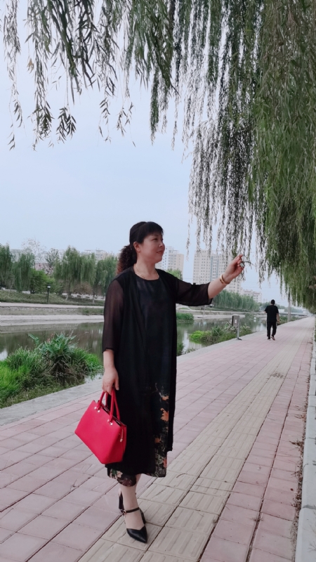 周本玲的第一张照片--平顶山相亲服务中心