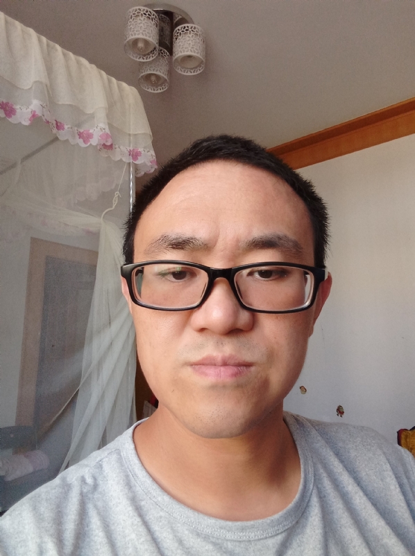 小涨常鸿的第一张照片--平顶山相亲服务中心