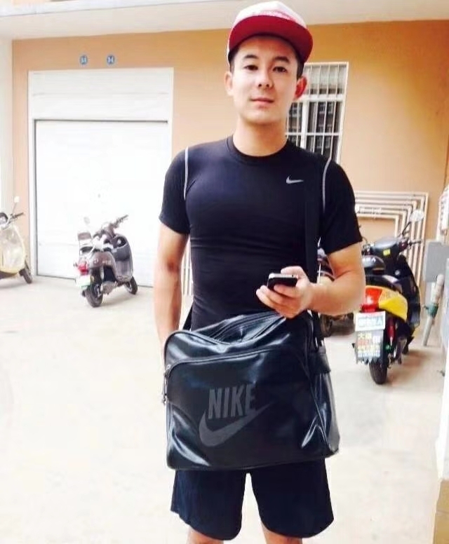 花花是只狗的第一张照片--平顶山相亲服务中心