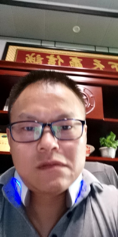 模具工匠的第一张照片--平顶山相亲服务中心