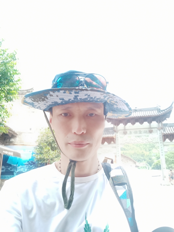 童群海的第一张照片--平顶山相亲服务中心