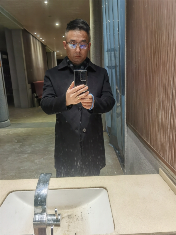 孤独尘埃的第一张照片--平顶山相亲服务中心