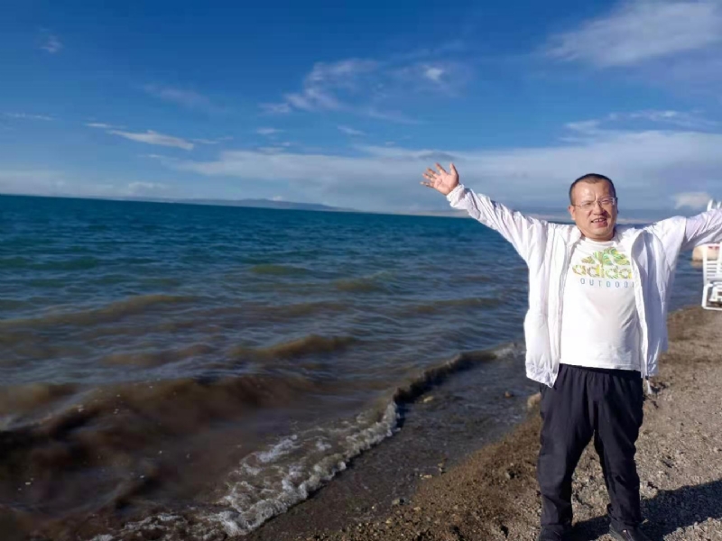 蜜蜂的第一张照片--平顶山相亲服务中心