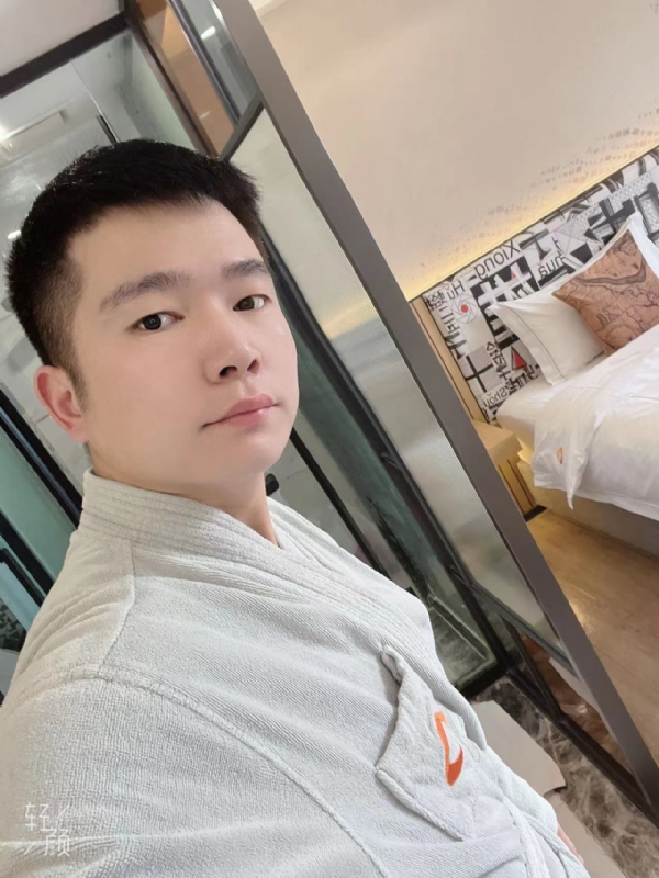 绿帽的第一张照片--平顶山相亲服务中心