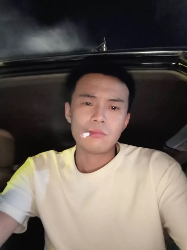 爱睡觉的土拨鼠的第一张照片--平顶山相亲服务中心