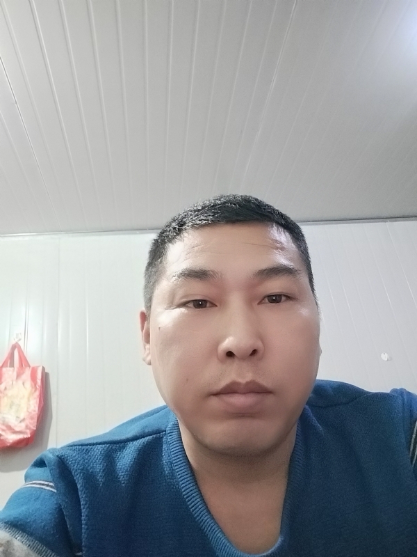 开着拖拉机去兜风的第一张照片--平顶山相亲服务中心