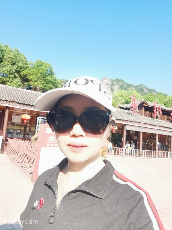 山百合的第一张照片--平顶山相亲服务中心