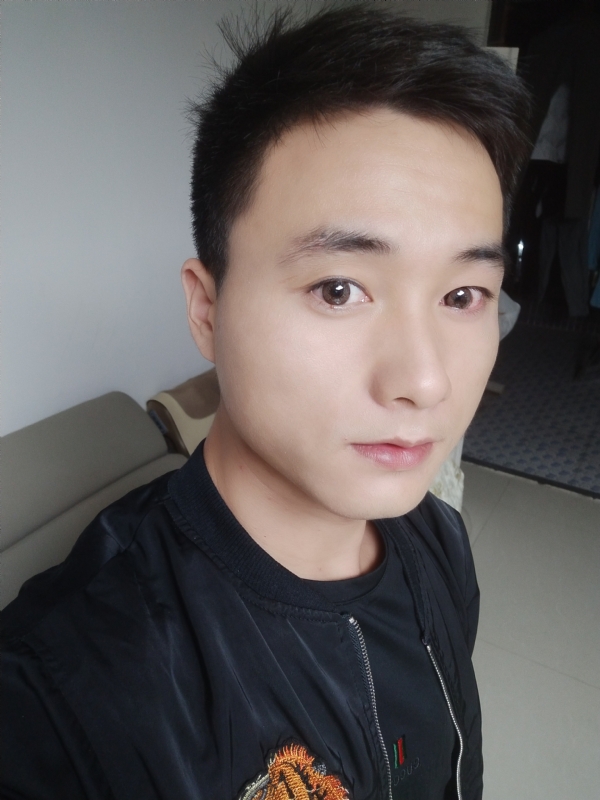 何凡的第三张照片--平顶山相亲服务中心