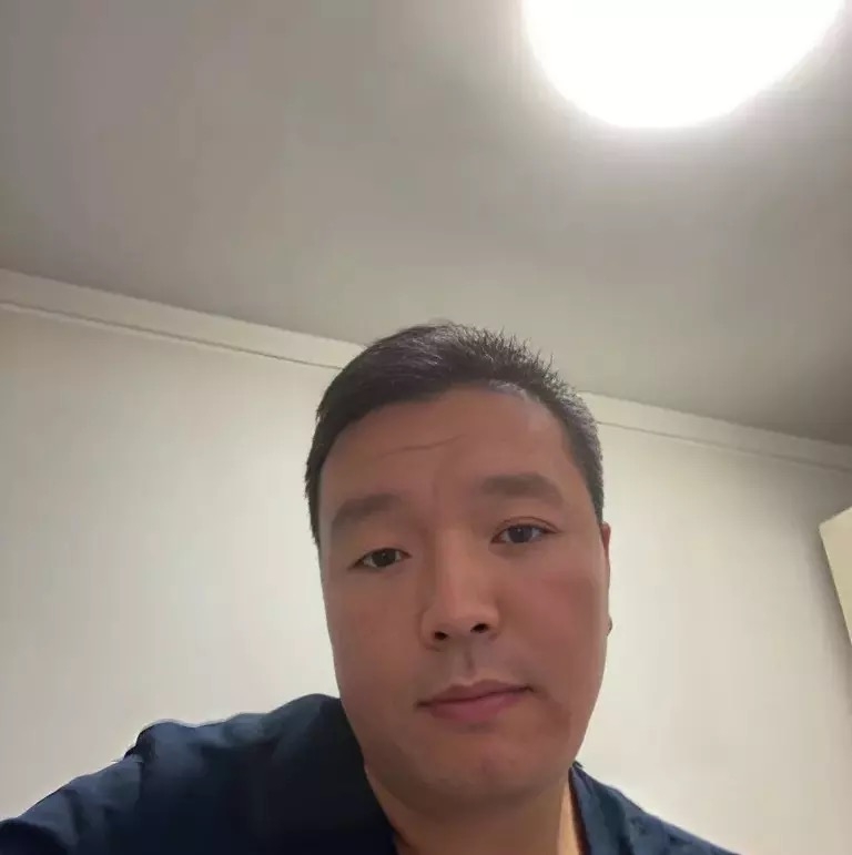 穿唐装的松鼠的第一张照片--平顶山相亲服务中心