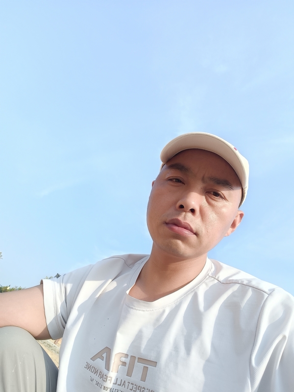 哥哥的第一张照片--平顶山相亲服务中心