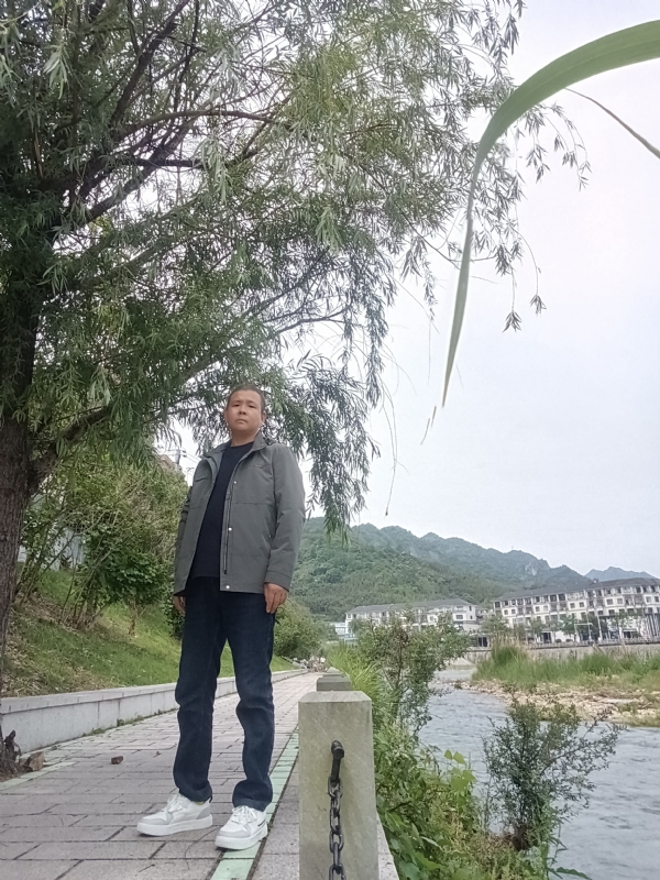 飞雪飘零的第一张照片--平顶山相亲服务中心