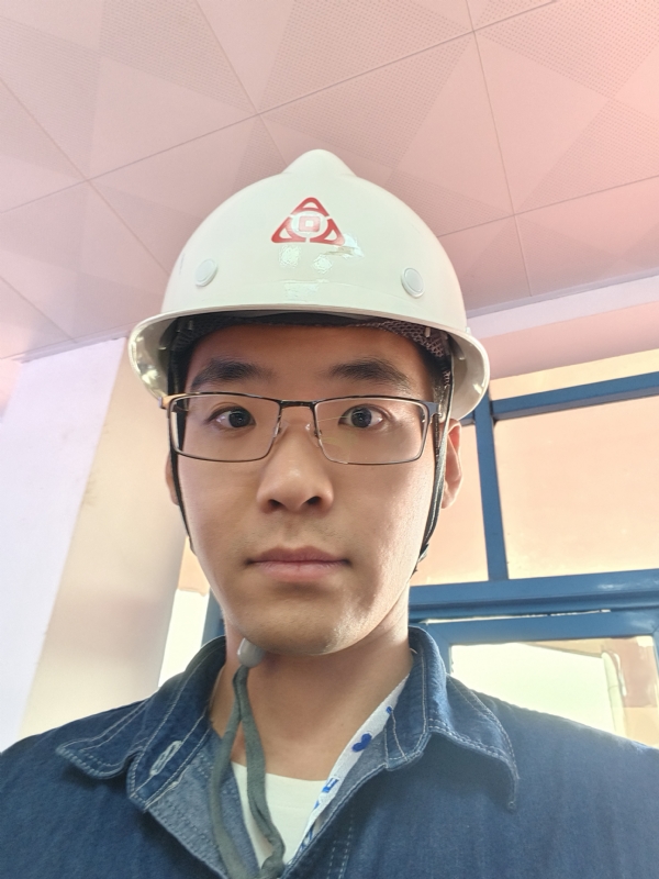 何鹏宇的第二张照片--平顶山相亲服务中心