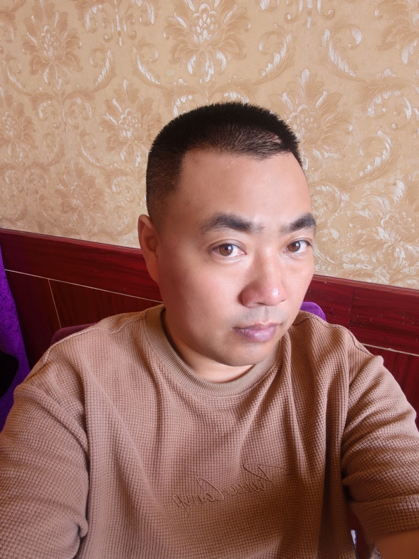 擦亮眼睛向前看的第一张照片--平顶山相亲服务中心