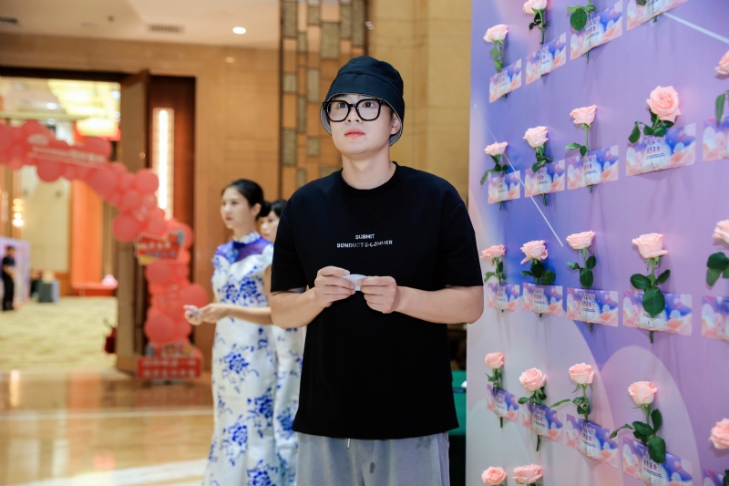 被驯服的象的第一张照片--平顶山相亲服务中心