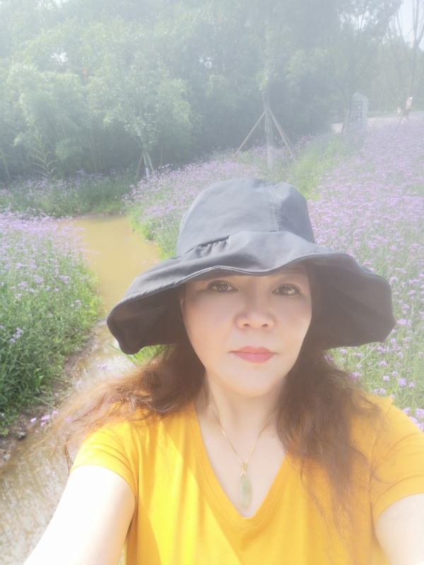 宛霞的第三张照片--平顶山相亲服务中心