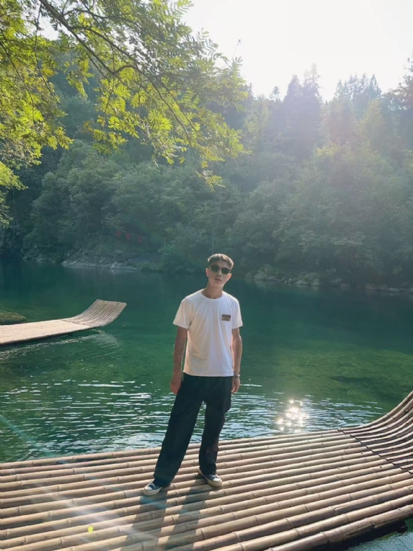 林言的第二张照片--平顶山相亲服务中心