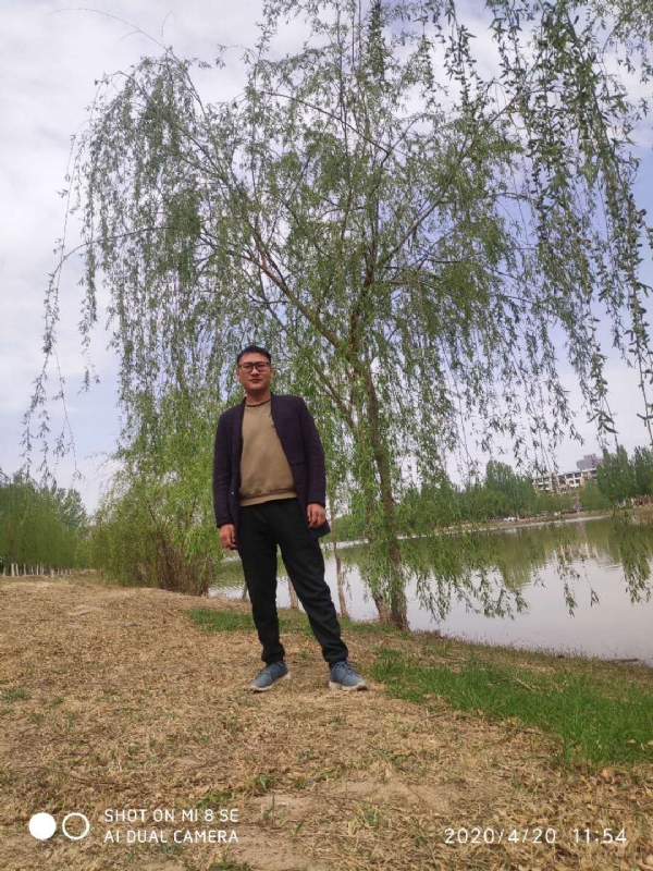 风中的烟头的第一张照片--平顶山相亲服务中心