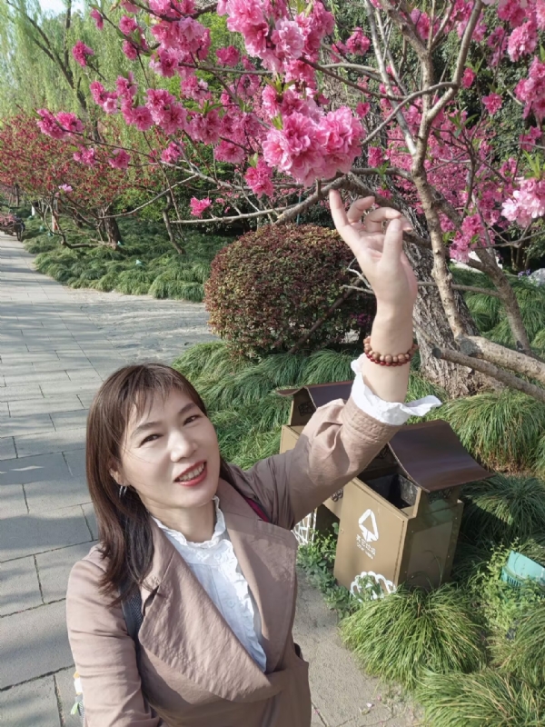 丽娜的第四张照片--平顶山相亲服务中心