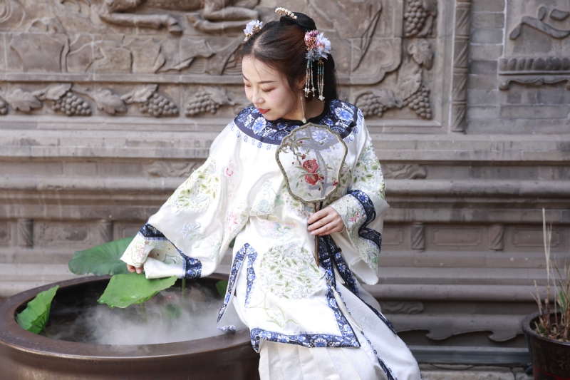 认真的雪的第一张照片--平顶山相亲服务中心